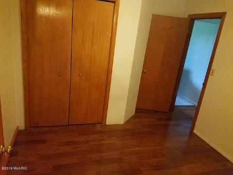 892 E Walton Rd, Mount Pleasant, MI 48858 photo 13
