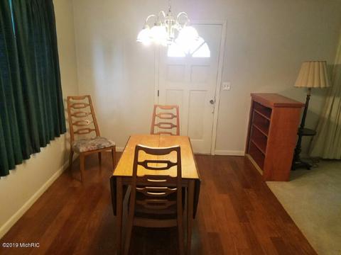 892 E Walton Rd, Mount Pleasant, MI 48858 photo 9