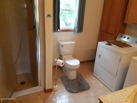 892 E Walton Rd, Mount Pleasant, MI 48858 photo 6