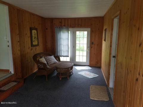 892 E Walton Rd, Mount Pleasant, MI 48858 photo 5