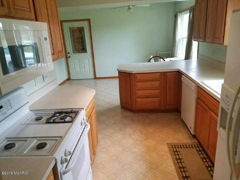 892 E Walton Rd, Mount Pleasant, MI 48858 photo 10