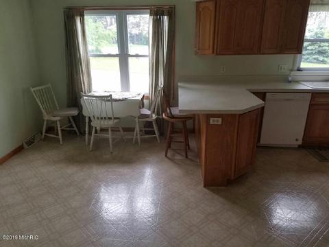 892 E Walton Rd, Mount Pleasant, MI 48858 photo 7