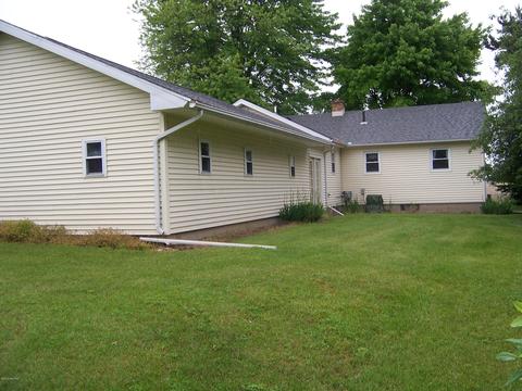 892 E Walton Rd, Mount Pleasant, MI 48858 photo 2