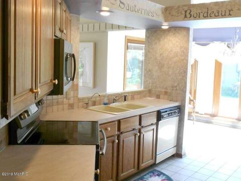 372 Lehigh Dr SE, Ada, MI 49301 photo 6