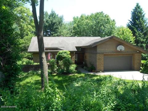 372 Lehigh Dr SE, Ada, MI 49301 photo 1