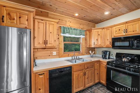 512 N Whites Bridge Rd, Belding, MI 48809 photo 13