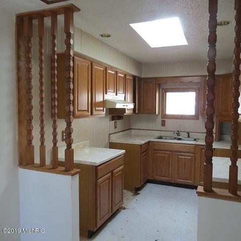 21 Park Ave, Crystal, MI 48818 photo 4