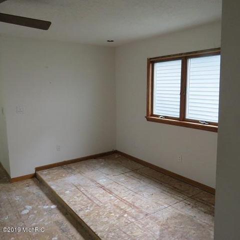 21 Park Ave, Crystal, MI 48818 photo 13