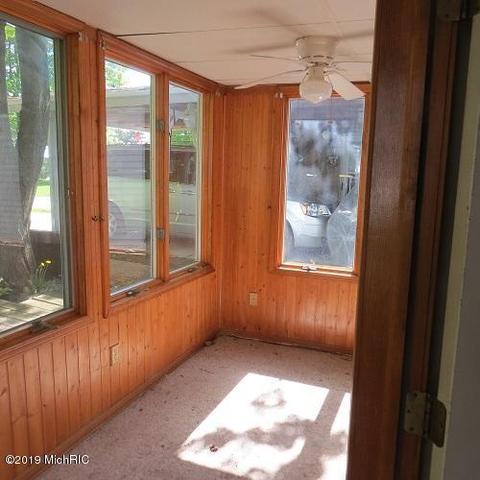 21 Park Ave, Crystal, MI 48818 photo 6