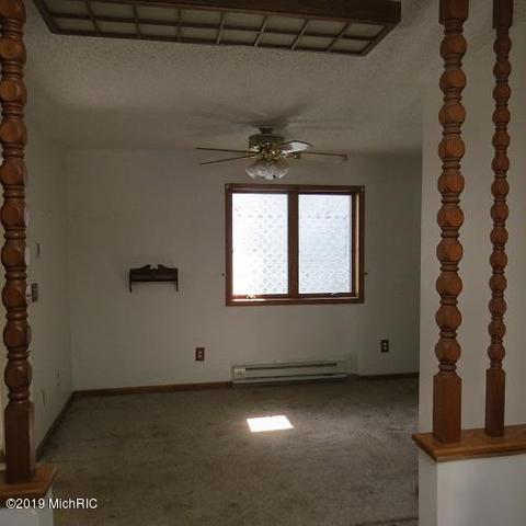 21 Park Ave, Crystal, MI 48818 photo 5