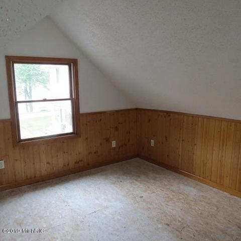 21 Park Ave, Crystal, MI 48818 photo 16