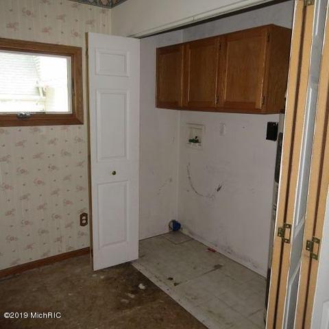 21 Park Ave, Crystal, MI 48818 photo 11