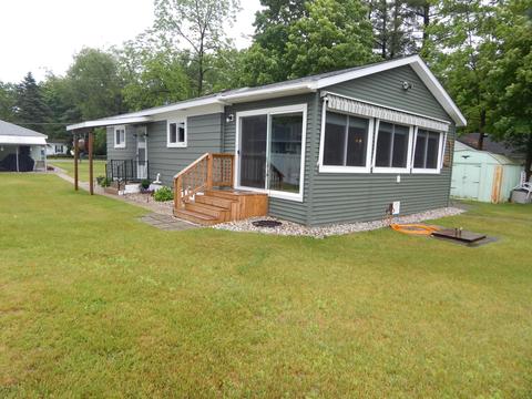 5331 Front St, Newaygo, MI 49337 photo 3