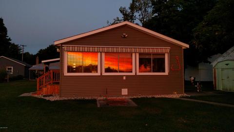 5331 Front St, Newaygo, MI 49337 photo 4