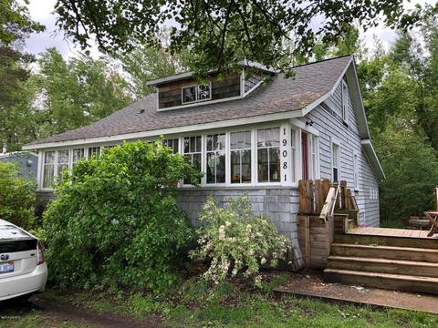 19081 174th Ave, Spring Lake, MI 49456 photo 1