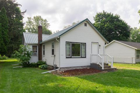 708 10th St, Three Rivers, MI 49093 photo 1