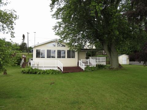 711 Thompson Dr, Stanton, MI 48888 photo 2