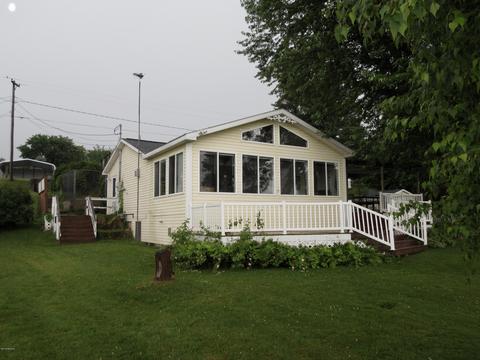 711 Thompson Dr, Stanton, MI 48888 photo 4
