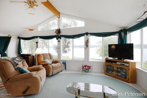 711 Thompson Dr, Stanton, MI 48888 photo 9