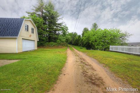 711 Thompson Dr, Stanton, MI 48888 photo 24