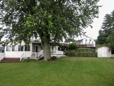 711 Thompson Dr, Stanton, MI 48888 photo 5