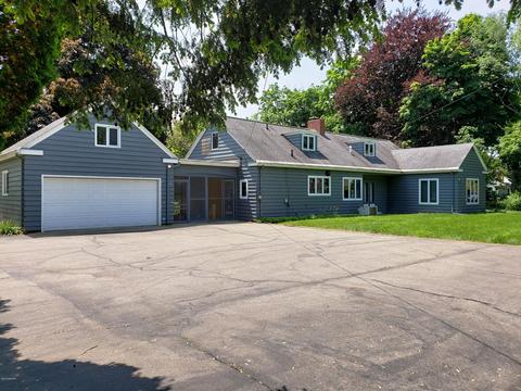 300 E Adams St, Three Rivers, MI 49093 photo 3