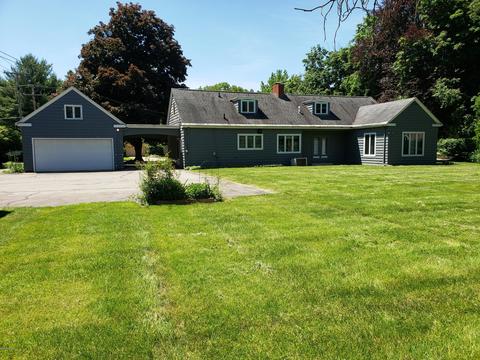 300 E Adams St, Three Rivers, MI 49093 photo 4