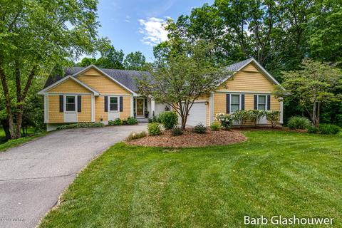 21 Deer Run Dr NE, Ada, MI 49301 photo 1