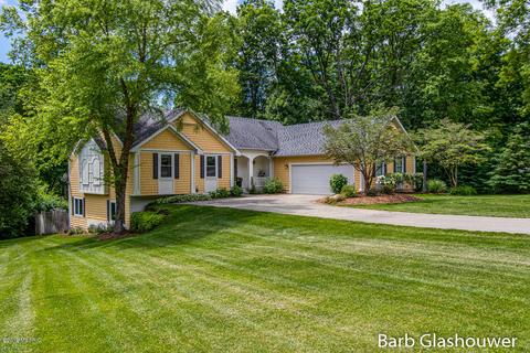 21 Deer Run Dr NE, Ada, MI 49301 photo 2