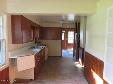116 N Walker St, Bronson, MI 49028 photo 4