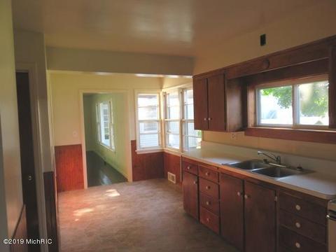 116 N Walker St, Bronson, MI 49028 photo 5