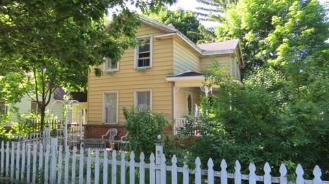204 E Grant St, Plainwell, MI 49080 photo 1