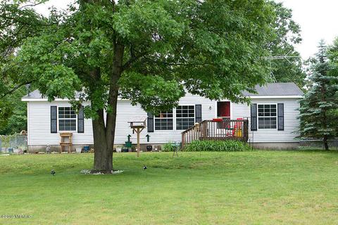 5060 W Jack Pine Dr, Grant, MI 49327 photo 1