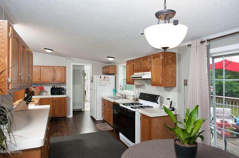 5060 W Jack Pine Dr, Grant, MI 49327 photo 9