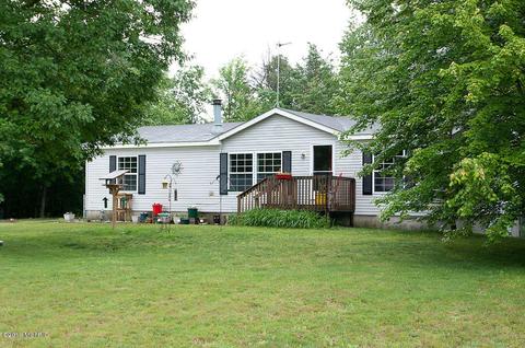 5060 W Jack Pine Dr, Grant, MI 49327 photo 2