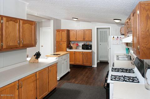 5060 W Jack Pine Dr, Grant, MI 49327 photo 12