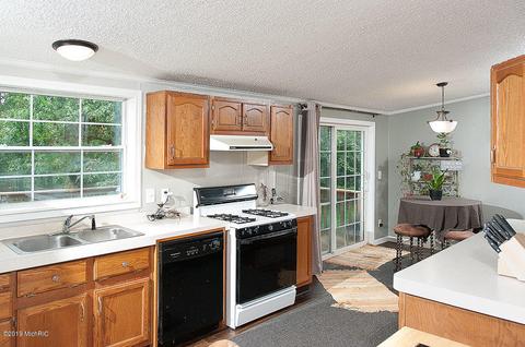 5060 W Jack Pine Dr, Grant, MI 49327 photo 10
