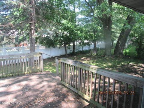 505 East Dr, Marshall, MI 49068 photo 3