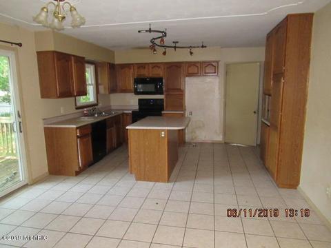 505 East Dr, Marshall, MI 49068 photo 5