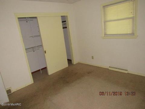 505 East Dr, Marshall, MI 49068 photo 8