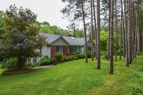 7670 Timber Bluff Dr SE, Ada, MI 49301 photo 2