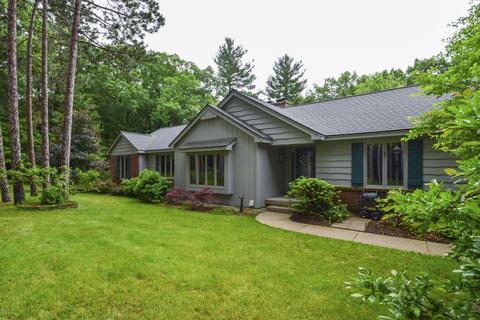 7670 Timber Bluff Dr SE, Ada, MI 49301 photo 1