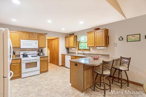 3647 20th St, Dorr, MI 49323 photo 4