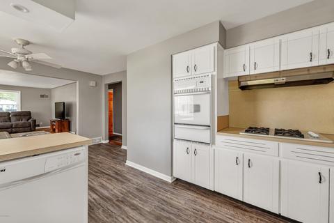 7619 Chickadee Dr, Jenison, MI 49428 photo 4