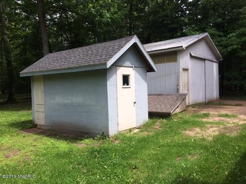 3431 Wolf Lake Dr, Baldwin, MI 49304 photo 4