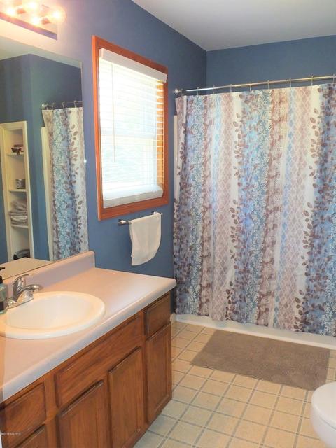 6066 Tanglewood Dr, Lowell, MI 49331 photo 13