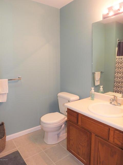 6066 Tanglewood Dr, Lowell, MI 49331 photo 9