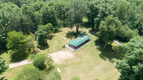 21062 Schweitzer Rd, Three Rivers, MI 49093 photo 2