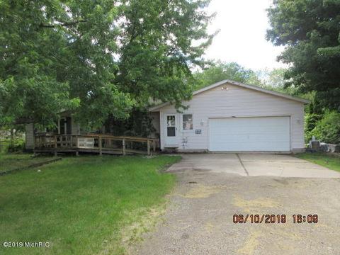 336 12th St, Plainwell, MI 49080 photo 1