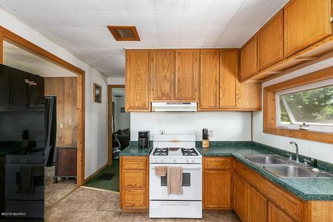 146 S Benson St, White Cloud, MI 49349 photo 8